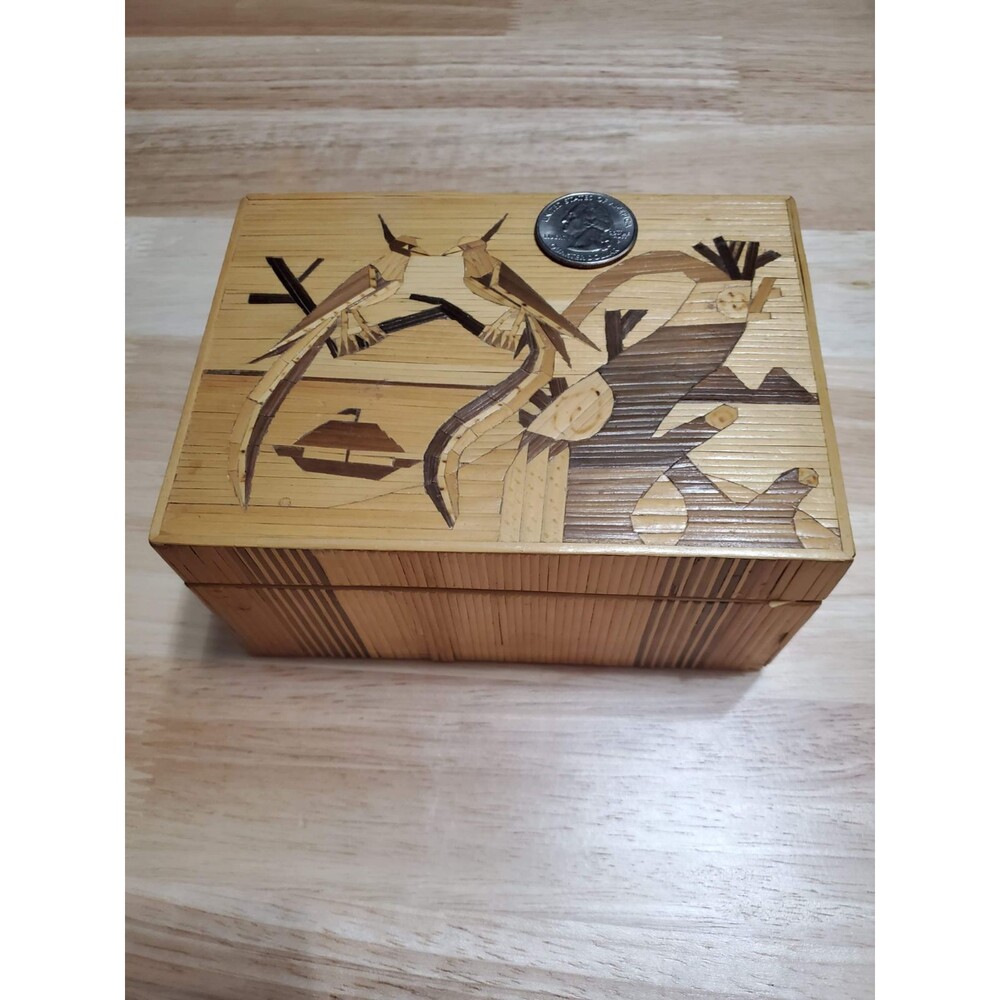 Hand inlaid bamboo box with design